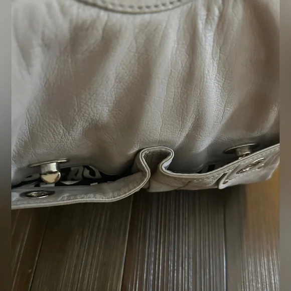 Pale gray grained leather Marc Jacobs Totally Turnlock Terre Tote shoulder bag - Picture 8 of 15